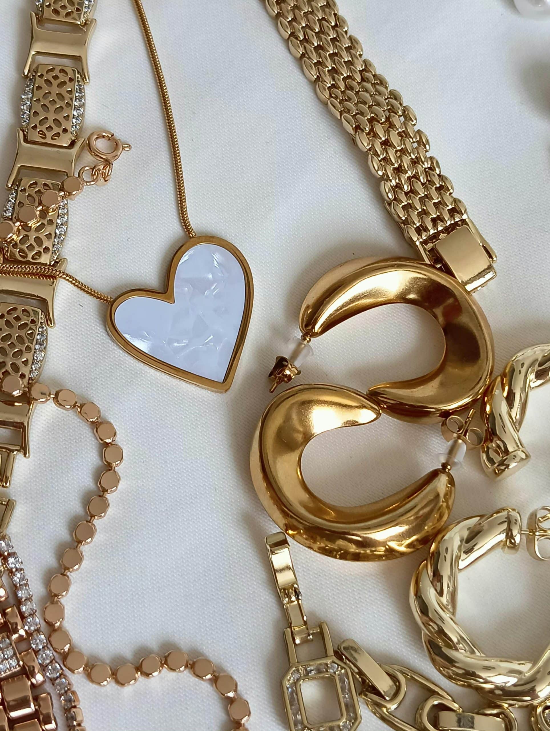 “rozlily” e-commerce jewellery website is any one interested!
